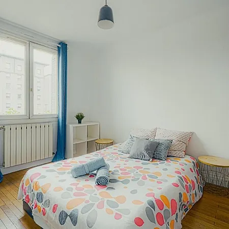 Le Cocon For 6 People And 1 Baby * Villeurbanne